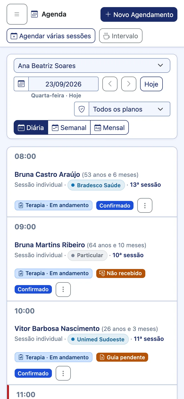 Agenda do Clinical Core no celular, com os atendimentos do dia e quem já confirmou